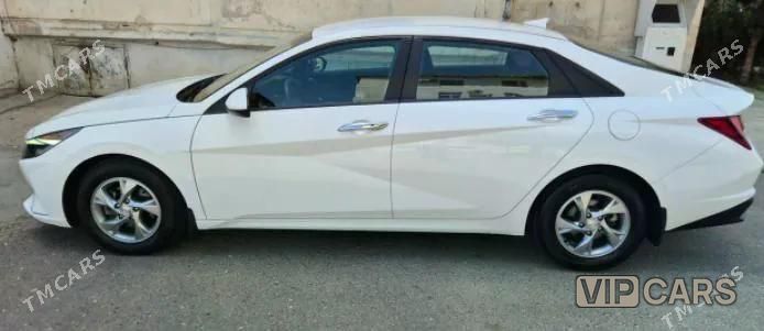 Hyundai Elantra, 2022