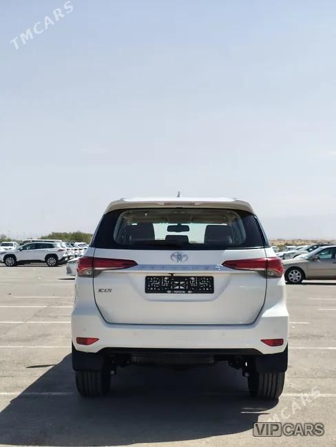 Toyota Fortuner, 2022