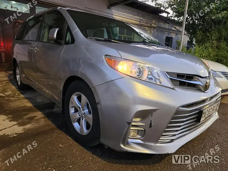 Toyota Sienna, 2017 — фото 1