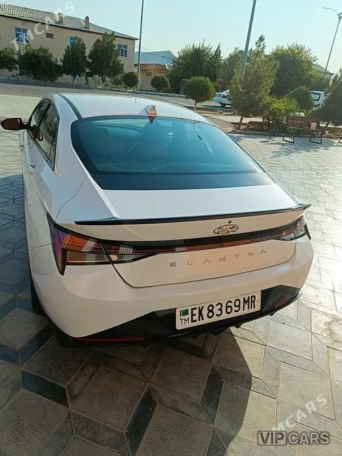 Hyundai Elantra, 2022