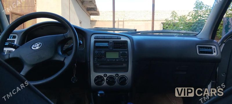 Toyota Avensis, 2001