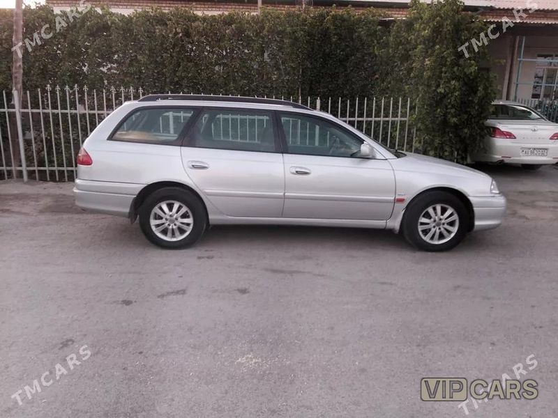 Toyota Avensis, 2001