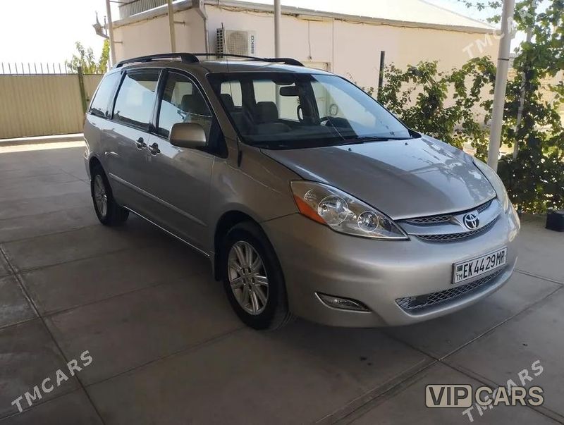Toyota Sienna, 2009