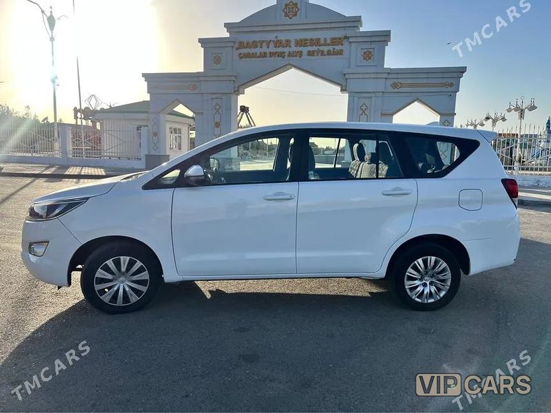 Toyota Innova, 2022