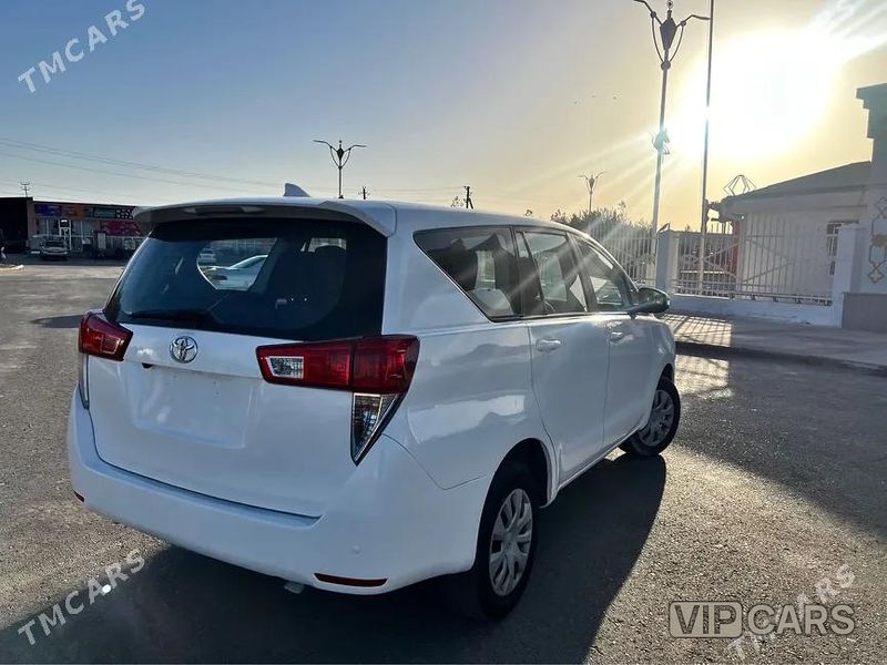 Toyota Innova, 2022