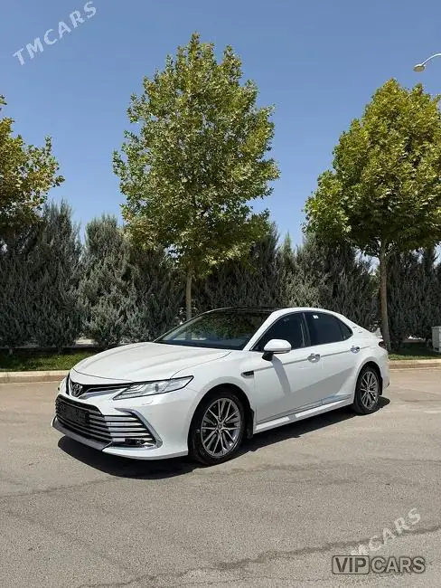 Toyota Camry, 2023 — фото 1