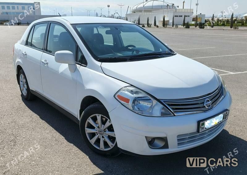 Nissan Versa, 2010