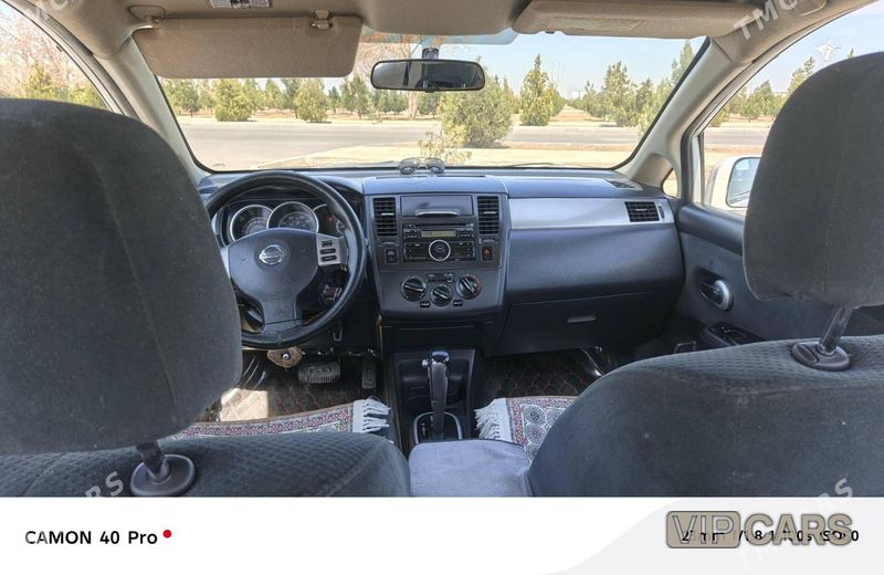 Nissan Versa, 2010