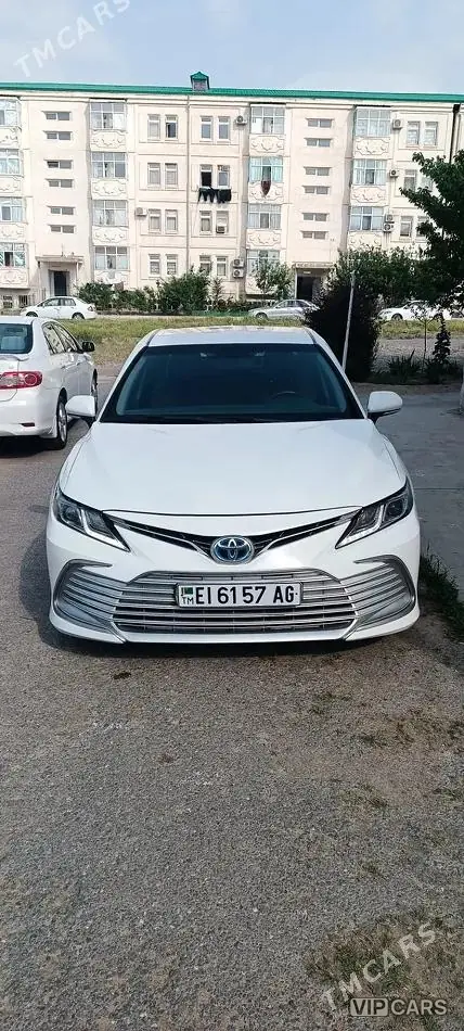 Toyota Camry Hybrid, 2021 — фото 1