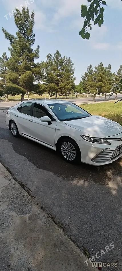 Toyota Camry Hybrid, 2021