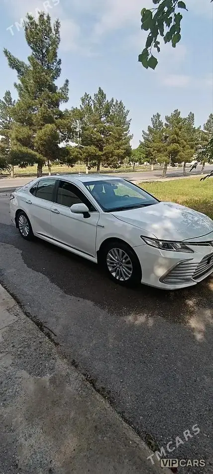 Toyota Camry Hybrid, 2021 — фото 2