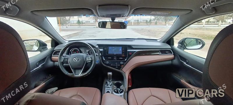 Toyota Camry Hybrid, 2021