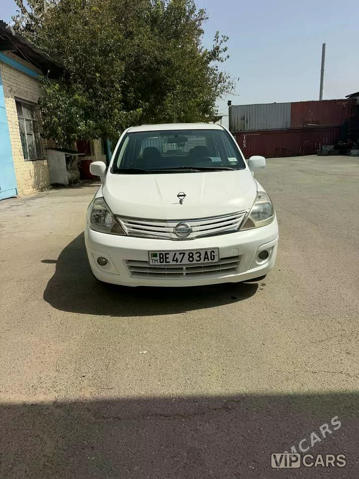 Nissan Versa, 2010