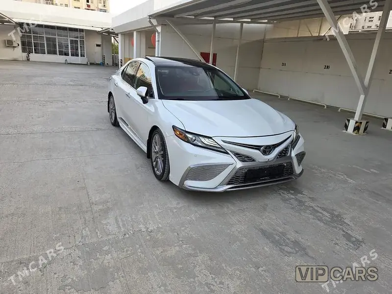 Toyota Camry, 2023 — фото 1