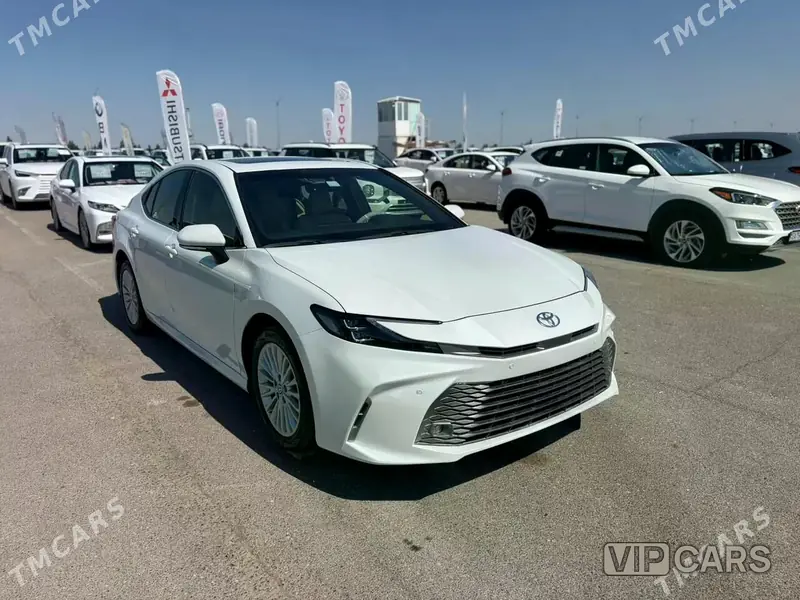Toyota Camry, 2024 — фото 1