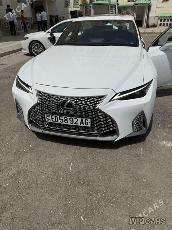Lexus IS 350, 2021
