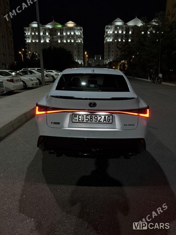 Lexus IS 350, 2021