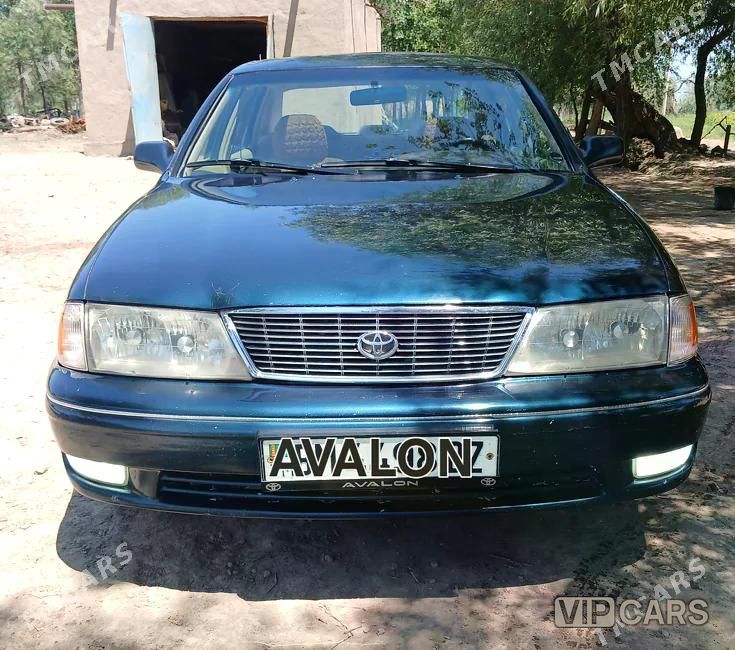 Toyota Avalon, 1999