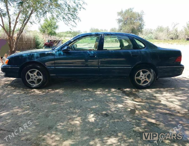 Toyota Avalon, 1999