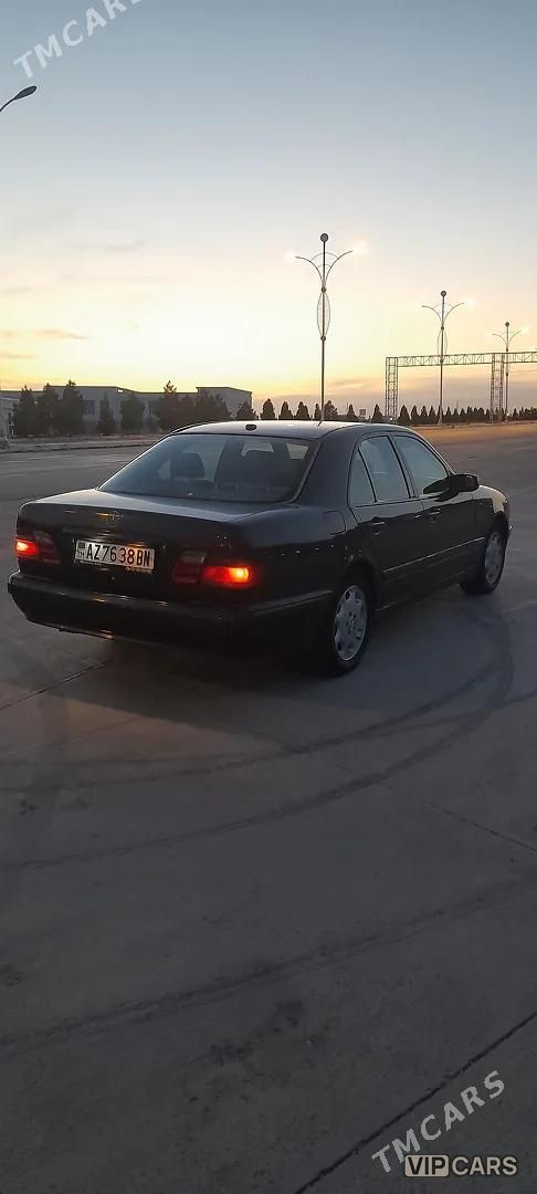 Mercedes-Benz E320, 2000