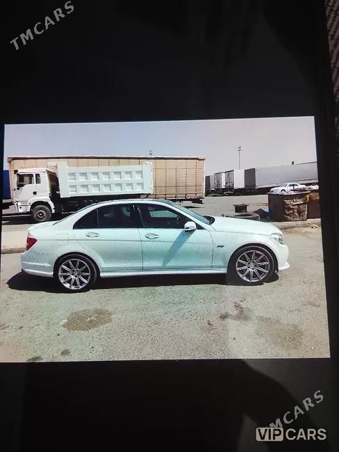 Mercedes-Benz C250, 2011