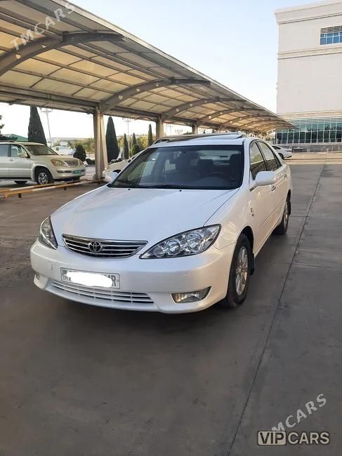 Toyota Camry, 2004