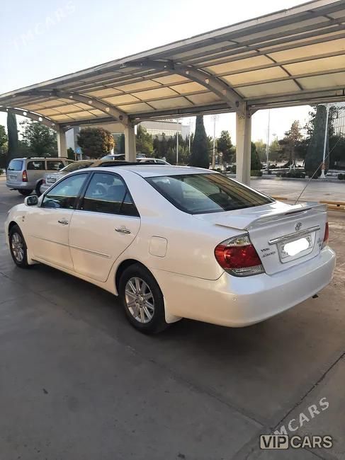 Toyota Camry, 2004