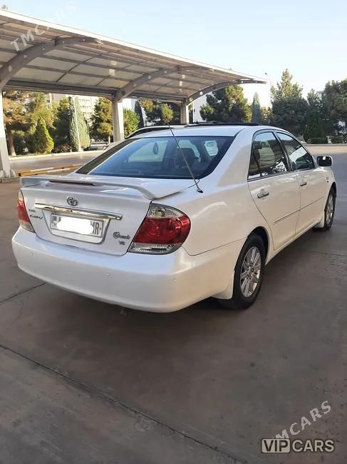 Toyota Camry, 2004