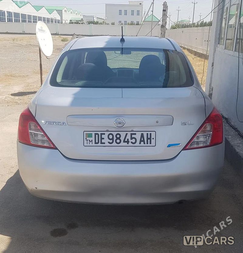 Nissan Versa, 2012