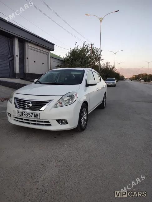 Nissan Versa, 2012