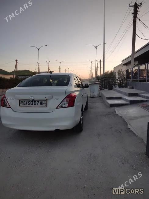 Nissan Versa, 2012