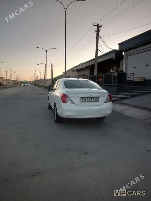 Nissan Versa, 2012