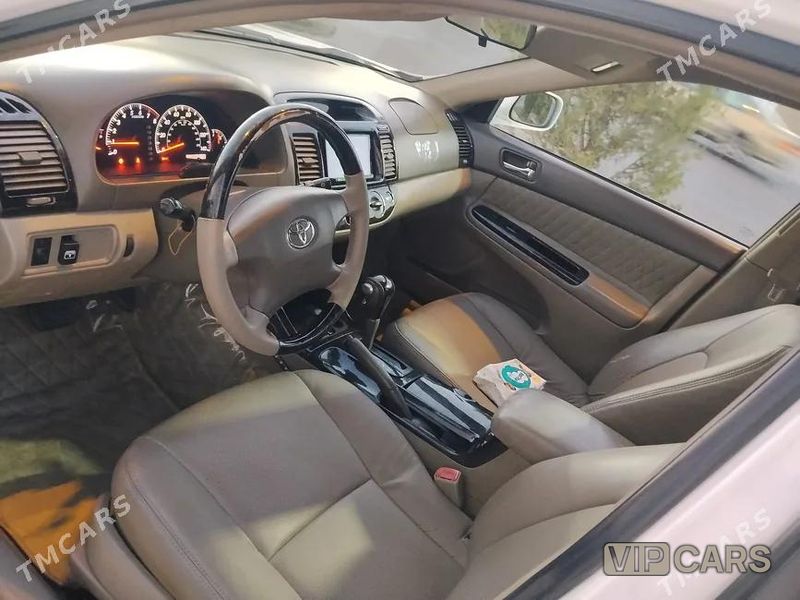 Toyota Camry, 2004