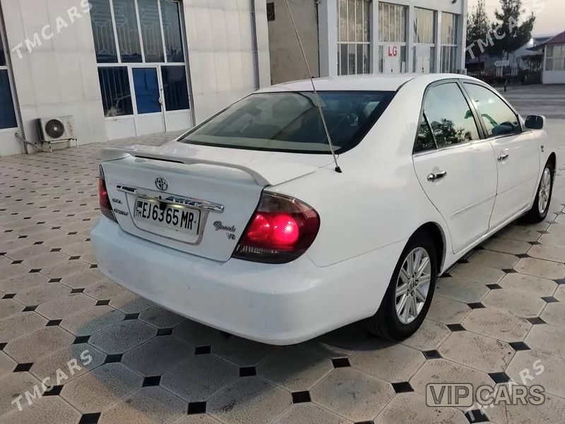Toyota Camry, 2004