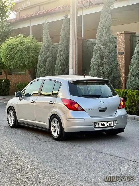 Nissan Versa, 2010 — фото 5