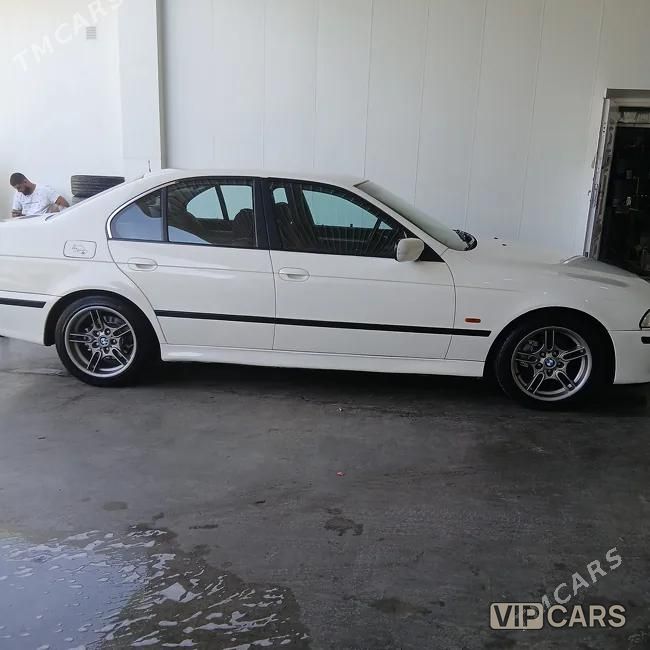 BMW E39, 2001