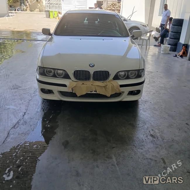 BMW E39, 2001