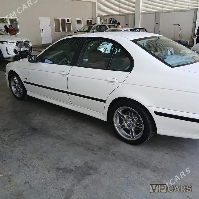 BMW E39, 2001