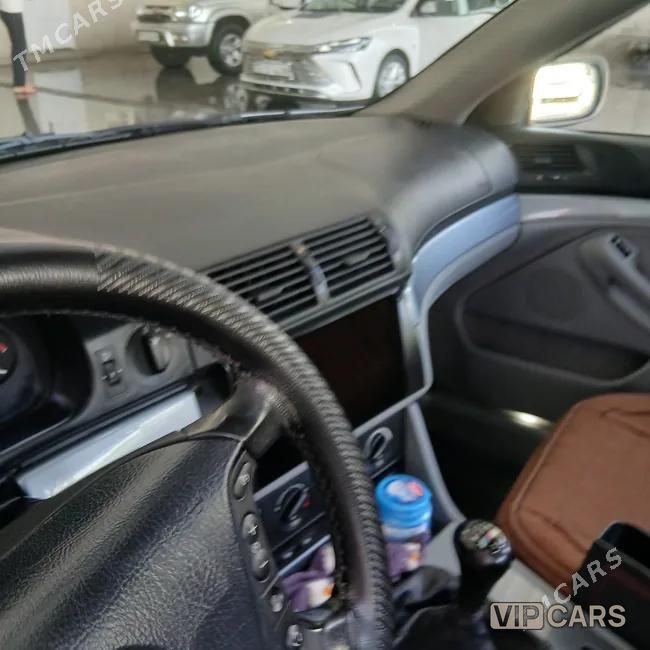 BMW E39, 2001