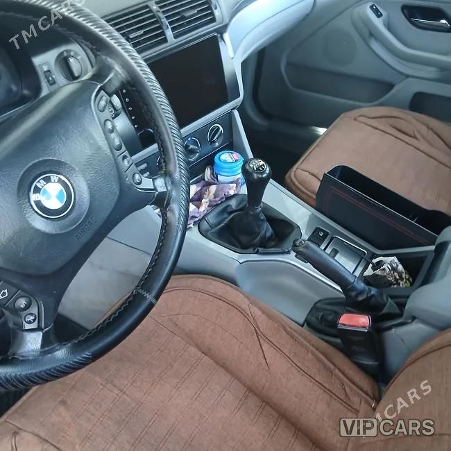 BMW E39, 2001