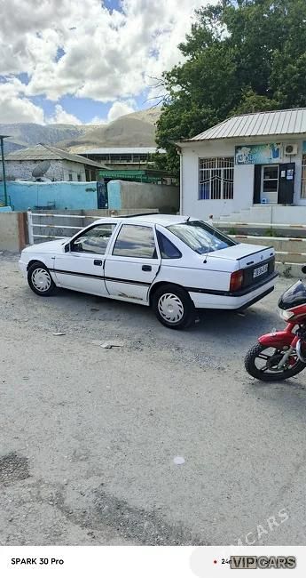 Opel Vectra, 1992
