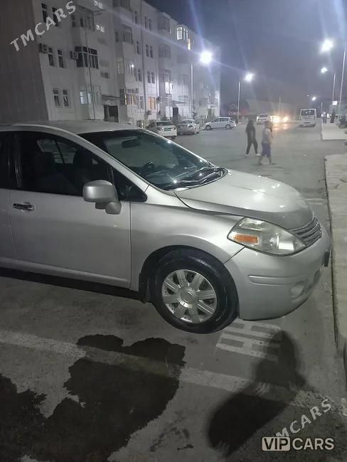 Nissan Versa, 2010