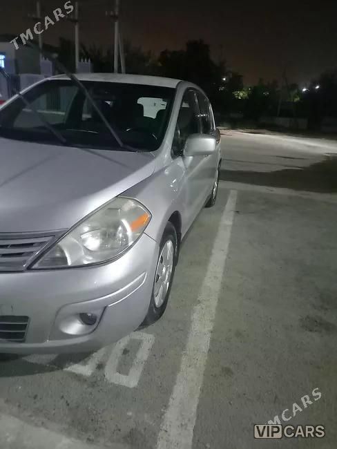 Nissan Versa, 2010