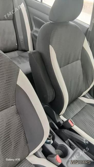 Nissan Versa, 2020