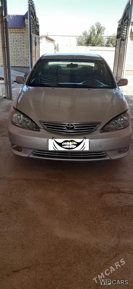 Toyota Camry, 2004