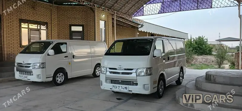 Toyota Hiace, 2020 — фото 1
