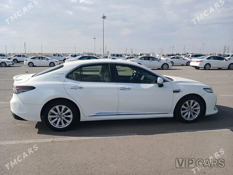Toyota Camry Hybrid, 2021
