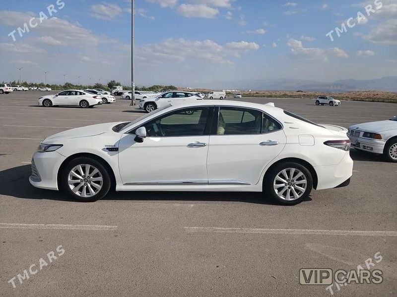 Toyota Camry Hybrid, 2021