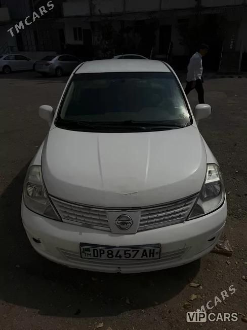 Nissan Versa, 2011