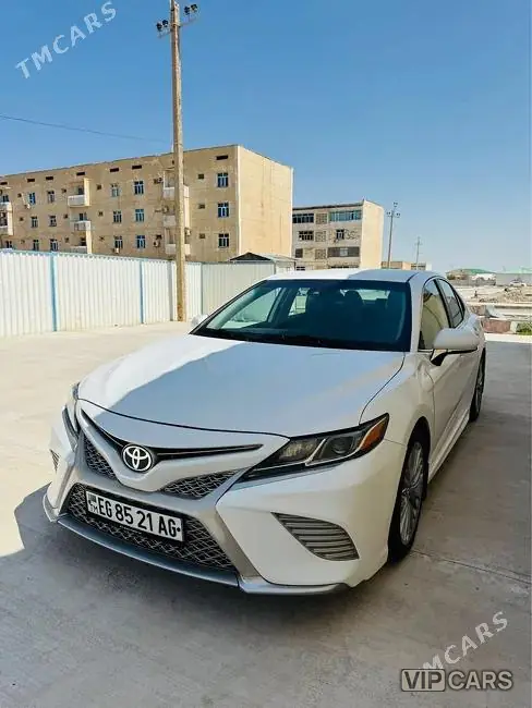 Toyota Camry, 2019 — фото 1